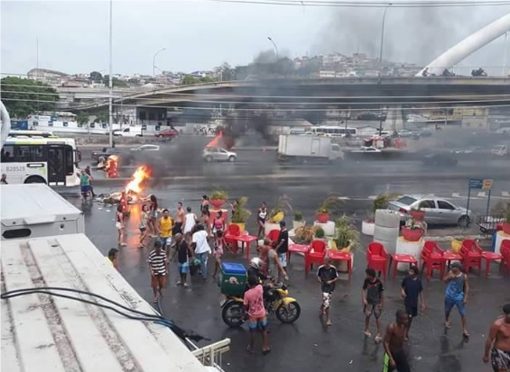 O que gera mais de 12 horas de conflito na favela da Maré?