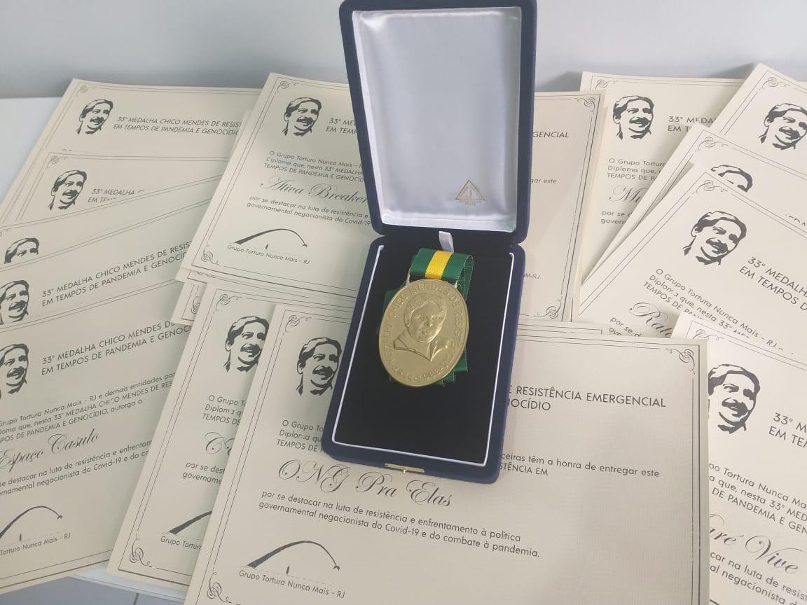 Grupo Tortura Nunca Mais homenageia movimentos solidários no Rio de Janeiro; medalha ficará no Museu da Maré