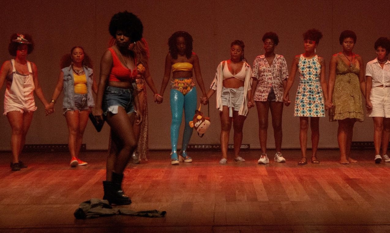 Teatro, cinema e arraiá: atrações culturais dentro e fora da Maré no final de semana