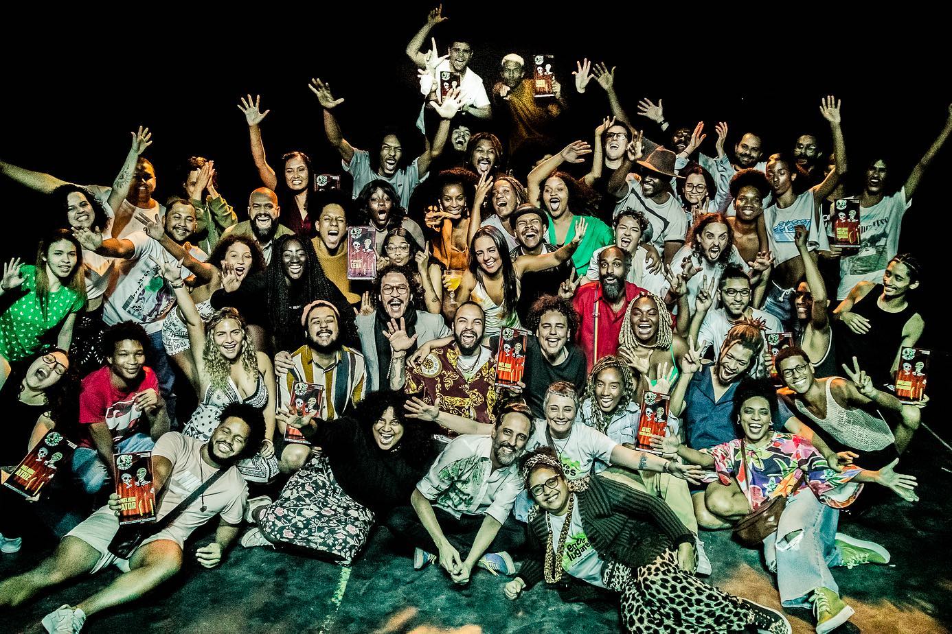 SUCESSO: Festival teatral atrai público massivo na Maré