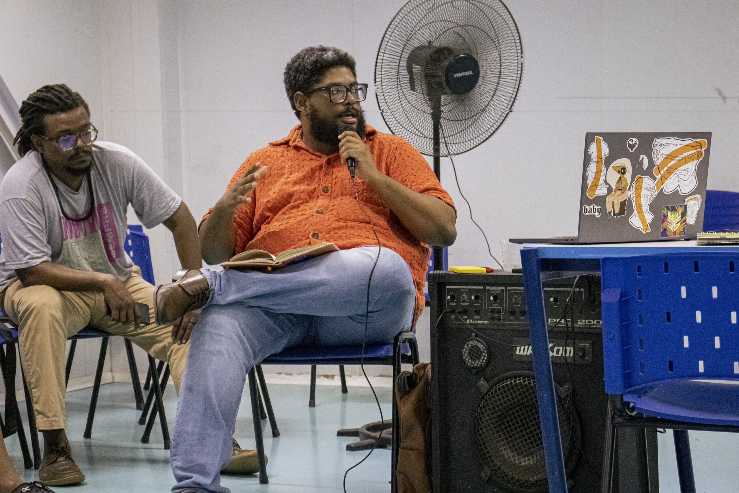 Diretor do Ministério da Igualdade Racial vai à Maré e apresenta propostas contra a letalidade policial