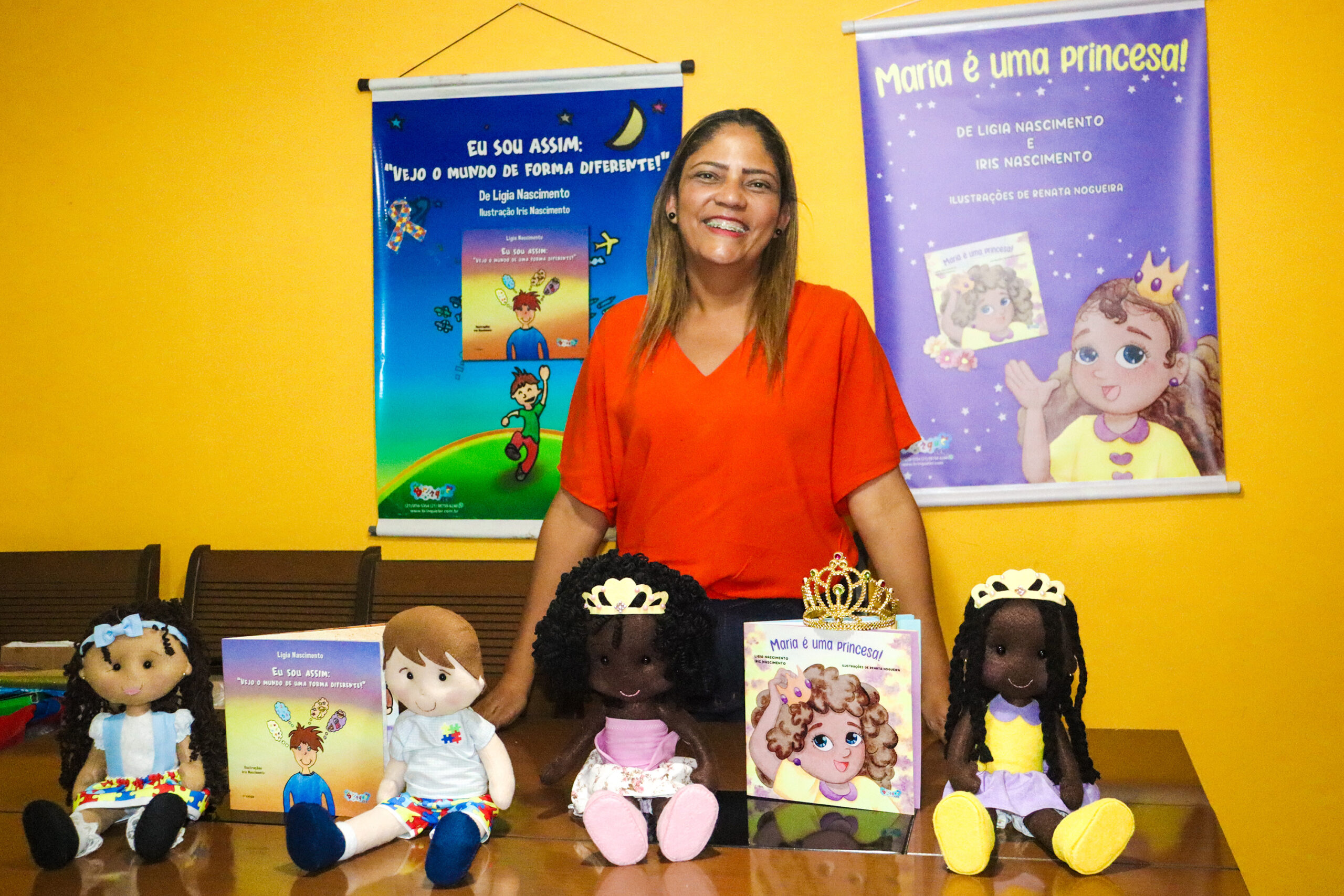 Professora mareense transforma alunos em personagens de livros