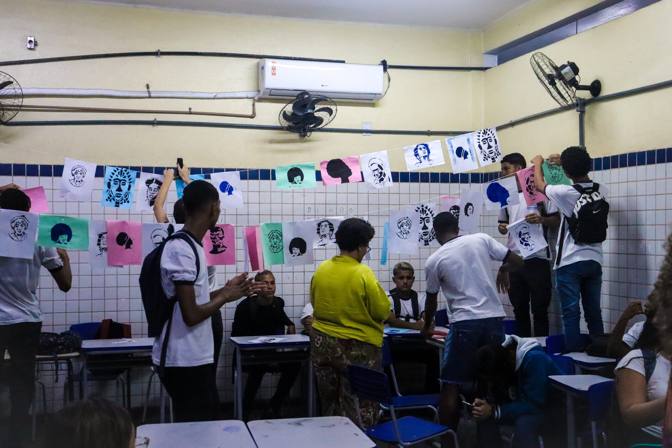 Semana Étnico-racial mobiliza estudantes do Colégio Bahia na educação antirracista