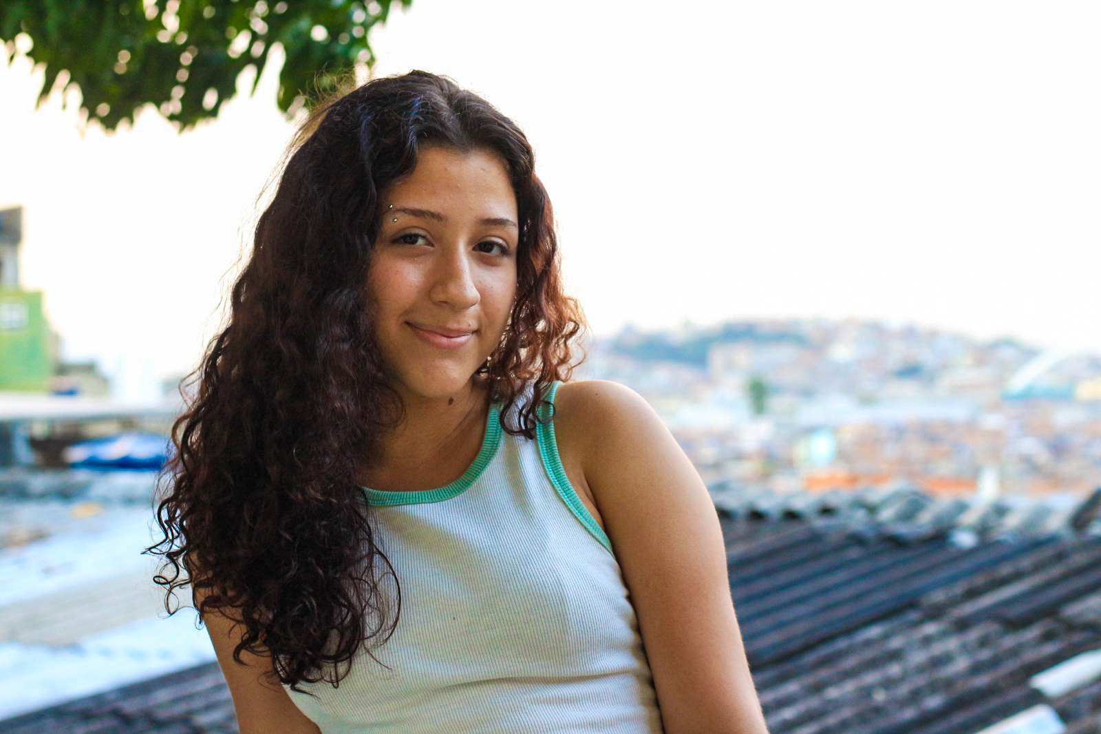 Conheça Rute dos Santos, a artista que dá cor às paredes da Maré