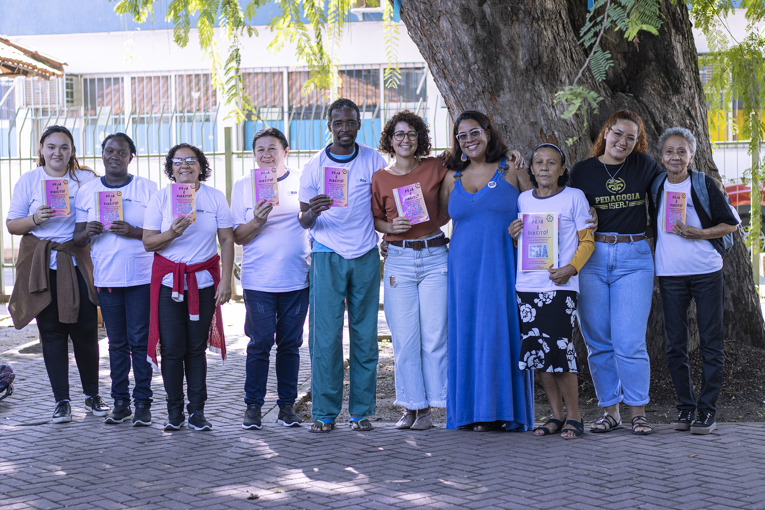 Alunos do CEJA Maré contam suas histórias de vida em livro