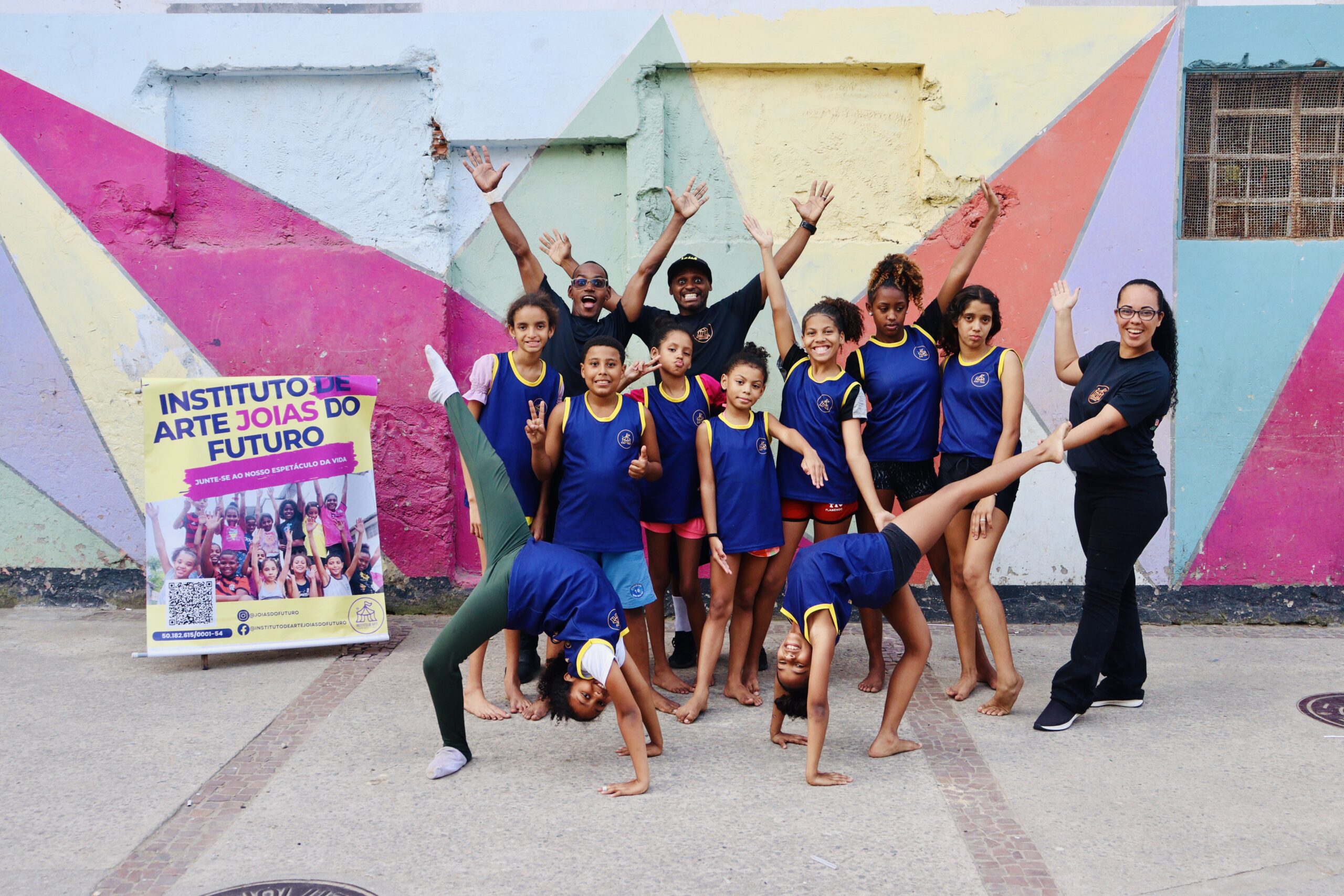 Joias do Futuro: crianças da Nova Holanda praticam circo em projeto social