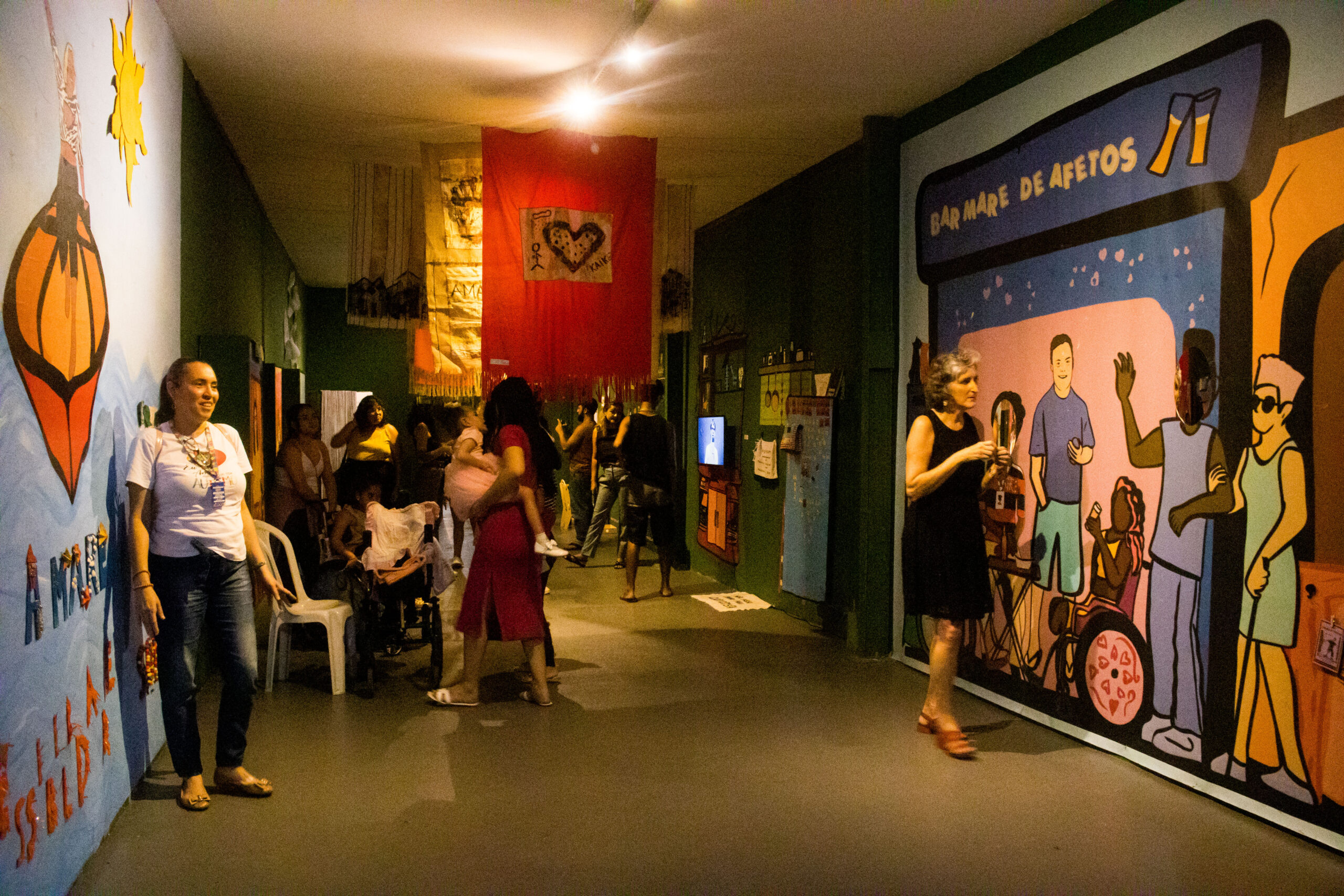 Especiais da Maré lançam exposição e livro sobre cotidiano de famílias atípicas