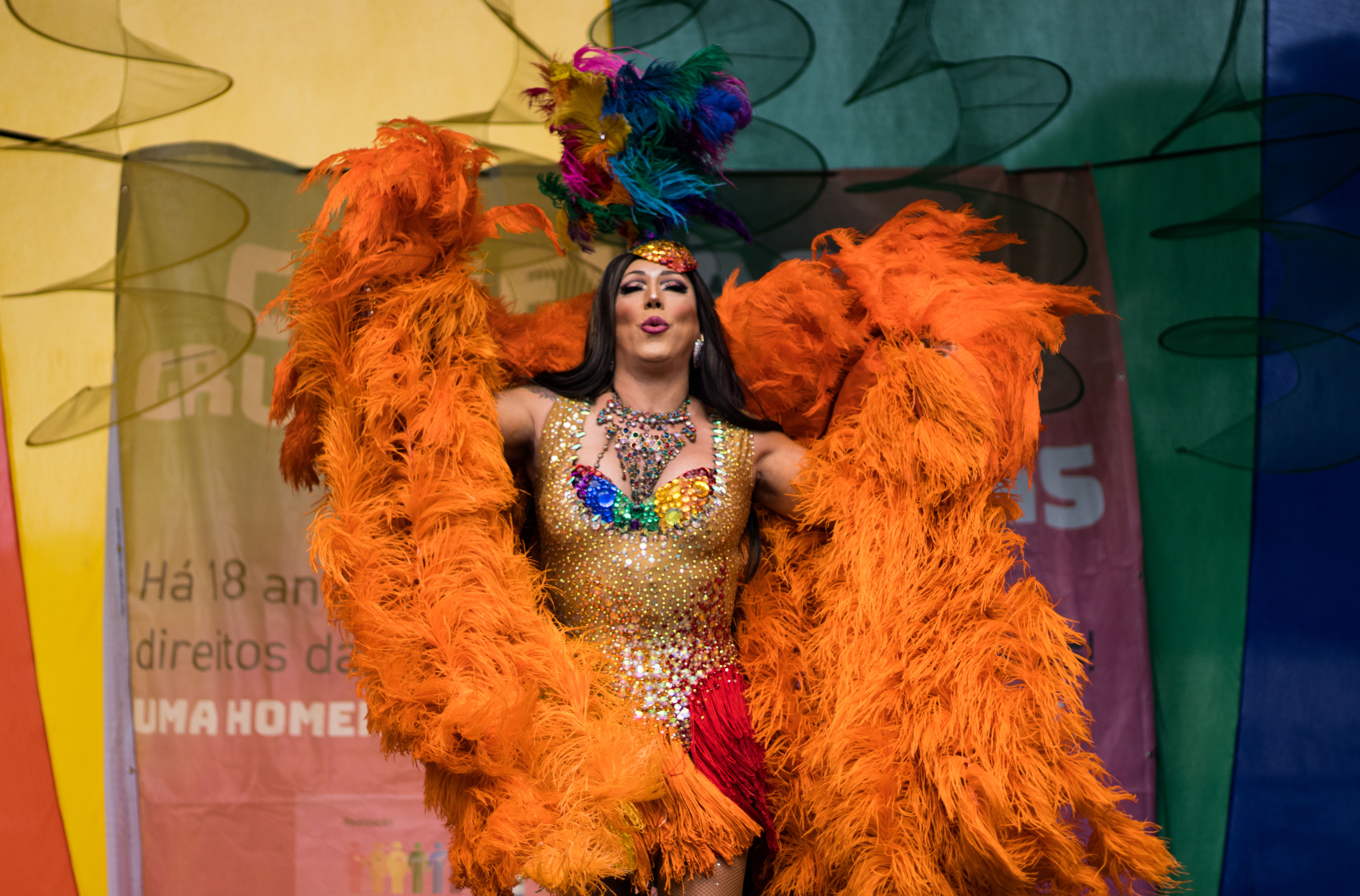 Debutante: 15ª Parada LGBTI+ da Maré ocupa o Espaço Lazer