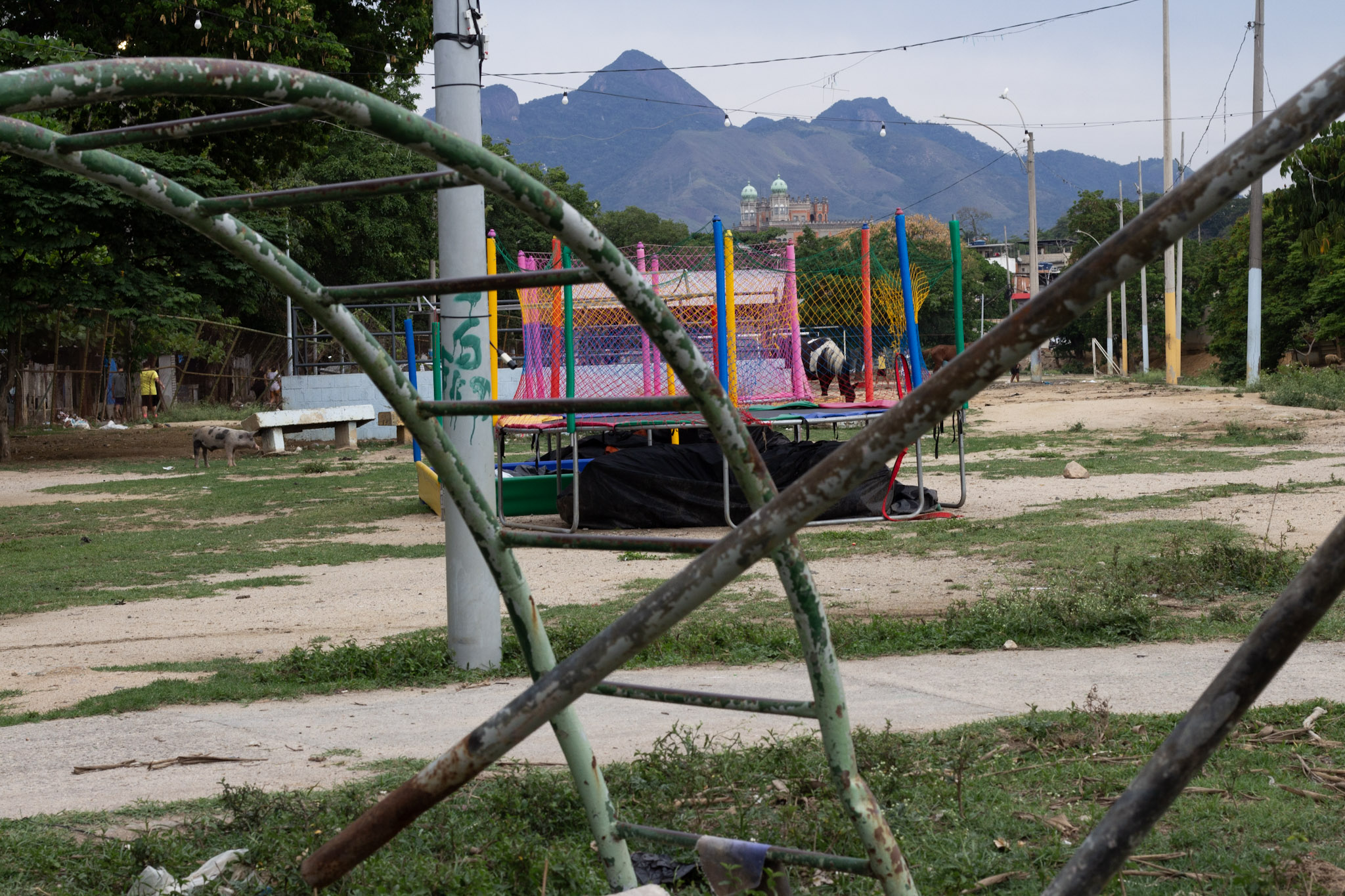 Entre abandono e ocupação, o lazer disputa espaço na Maré